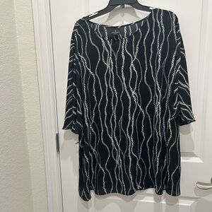 Worthington Black and White 3/4 Sleeve Boxy Tunic